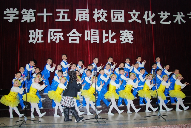 和諧校園文化建設(shè)需要注重軟環(huán)境建設(shè)，堅持以人為本