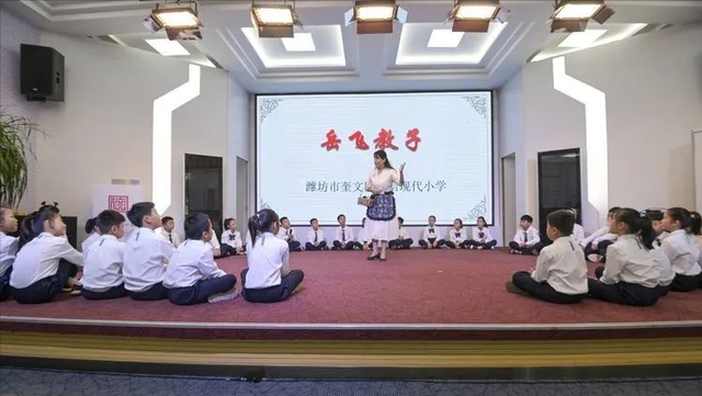 校園文化氛圍建設的主要陣地之一就是校園圍墻