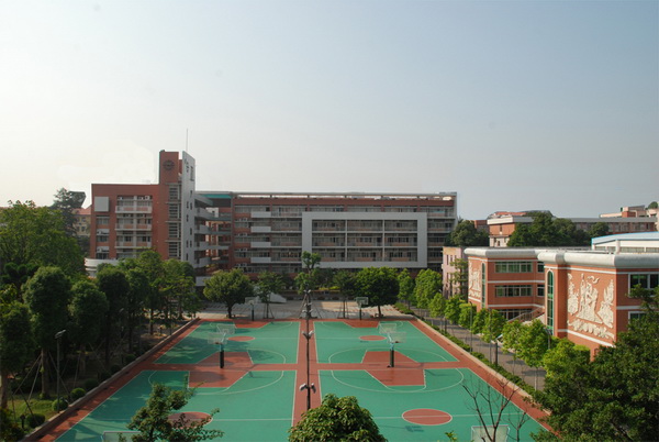 回顧2016年 推進(jìn)“三嚴(yán)三實(shí)”專題教育 提升校園文化建設(shè)品位